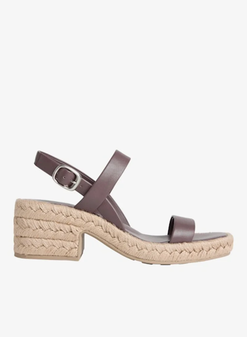 كالفن كلاين صنادل بكعب إس بادريل من الجلد بيتا